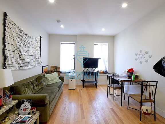 4th image of 573 E 22nd St APT 4D
