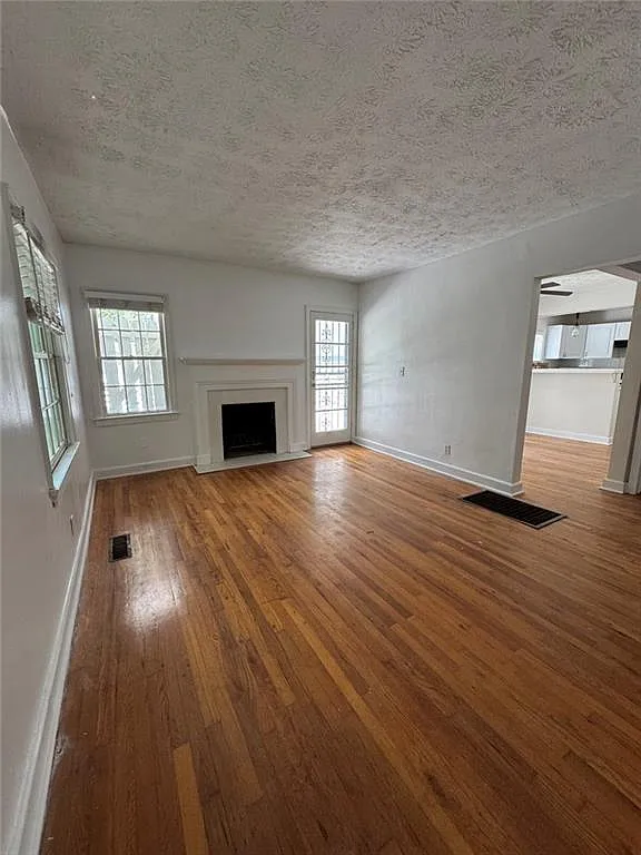 2 bed, 1.0 bath, 1080 sqft, $2,800 — Photo 3