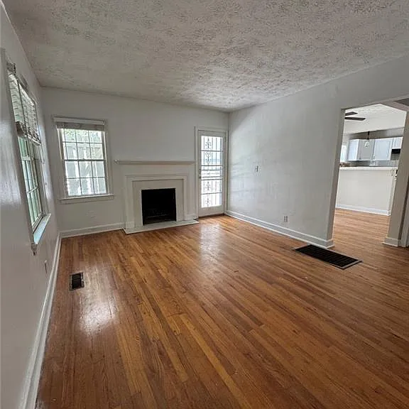 1441 Meridian St SE — Photo 3