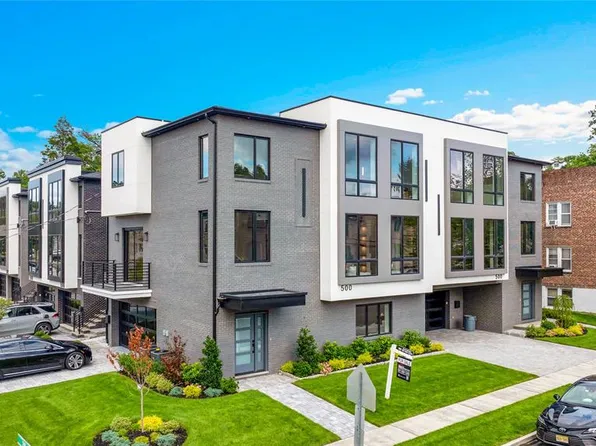 500 2nd St #A, Palisades Park, NJ 07650