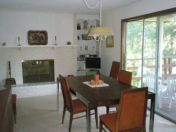 Dining rm w/ fire place
