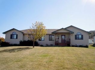 1402 Pine View Dr, Sturgis, SD 57785