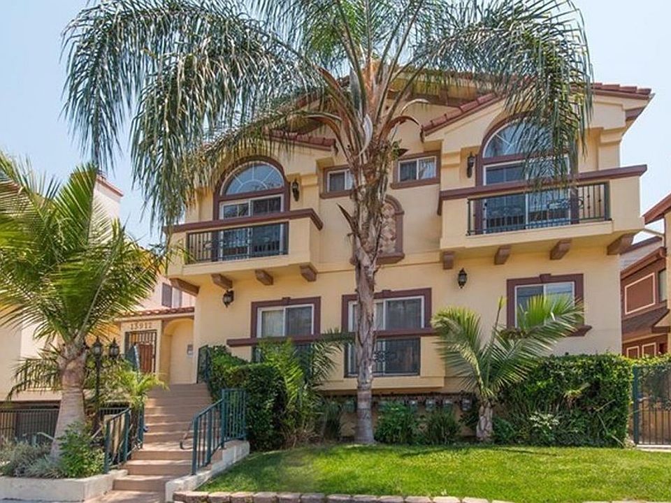 1st image of 13912 Oxnard St APT 12