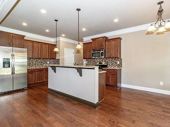 4th image of 809 Herrington Dr