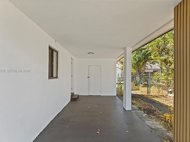 1524 SW 32nd Ct — Photo 36