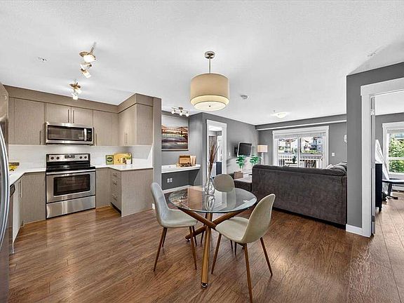 4th image of 302 S Skyview Ranch Dr NE #4203