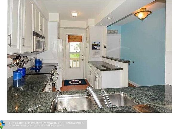 5th image of 900 SW 12th St APT 205