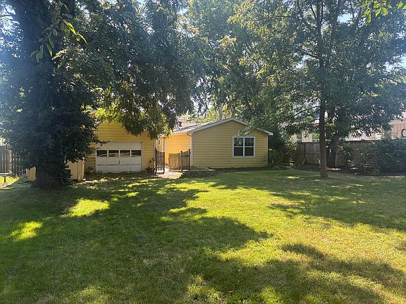 5th image of 303 NW D St