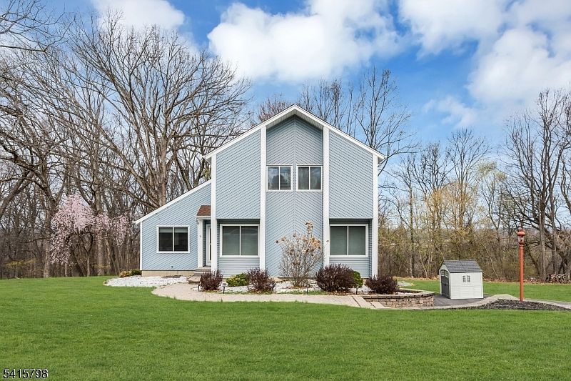 1st image of 40 Blossom Rd