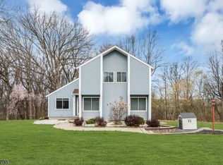 40 Blossom Rd, Hampton, NJ 08827