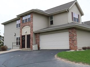 1022 E Woodview Ct APT 2, Slinger, WI 53086
