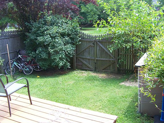 Fenced Courtyard w/new deck