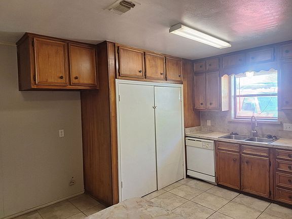 5th image of 203 Thompson St