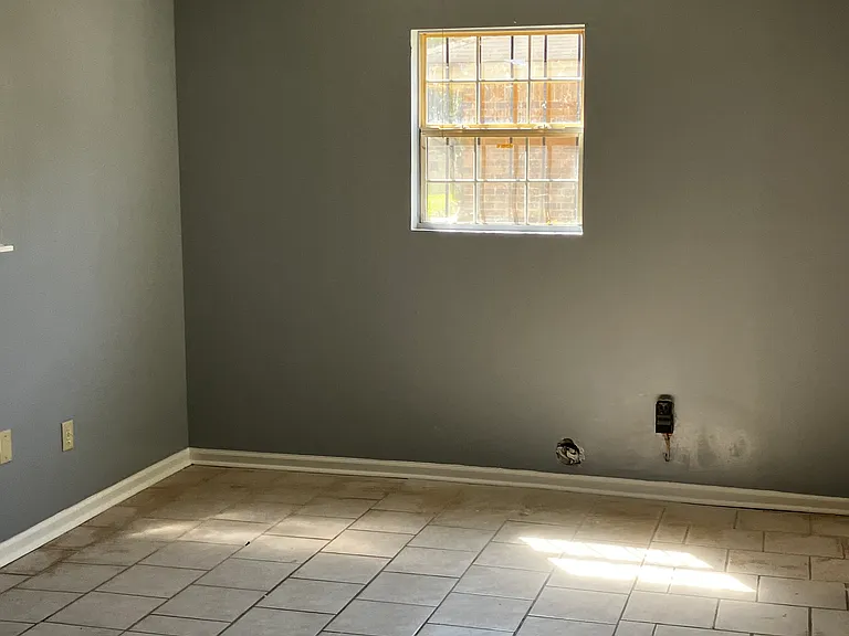 410 Woodbrook Dr — Photo 1