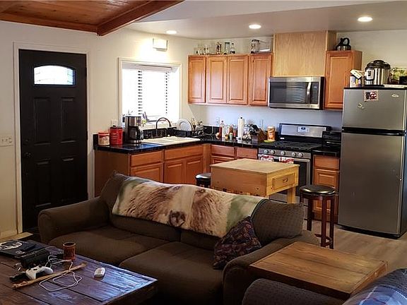 3rd image of 460 Vista Ln