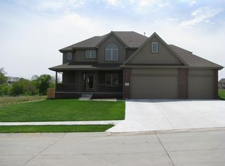 19607 Holmes St, Omaha, NE 68135