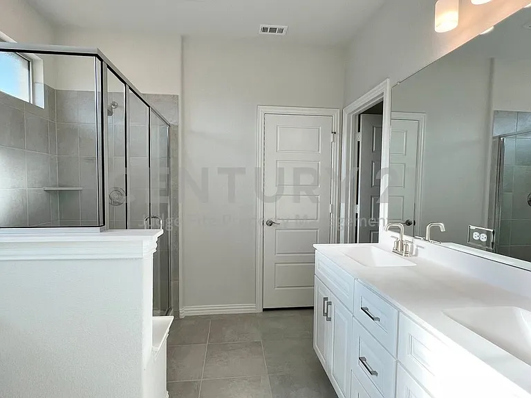 1310 Sundance Ln — Photo 11