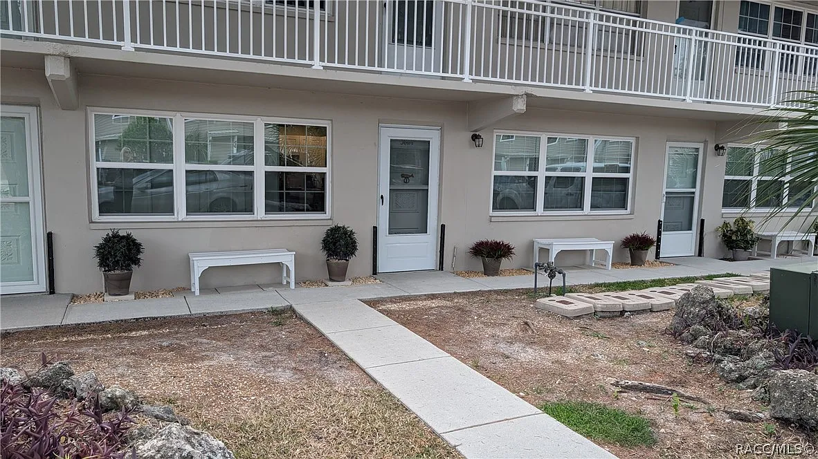 Springbrook Condominiums — Photo 2