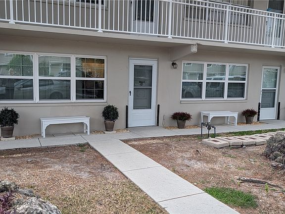 2nd image of 41 Beach Ln APT 3
