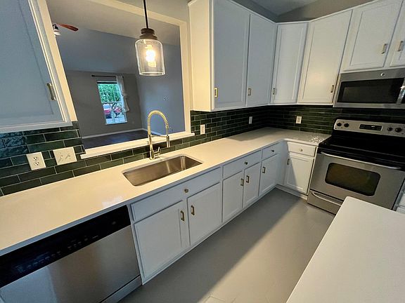 3rd image of 7174 Normanton Dr