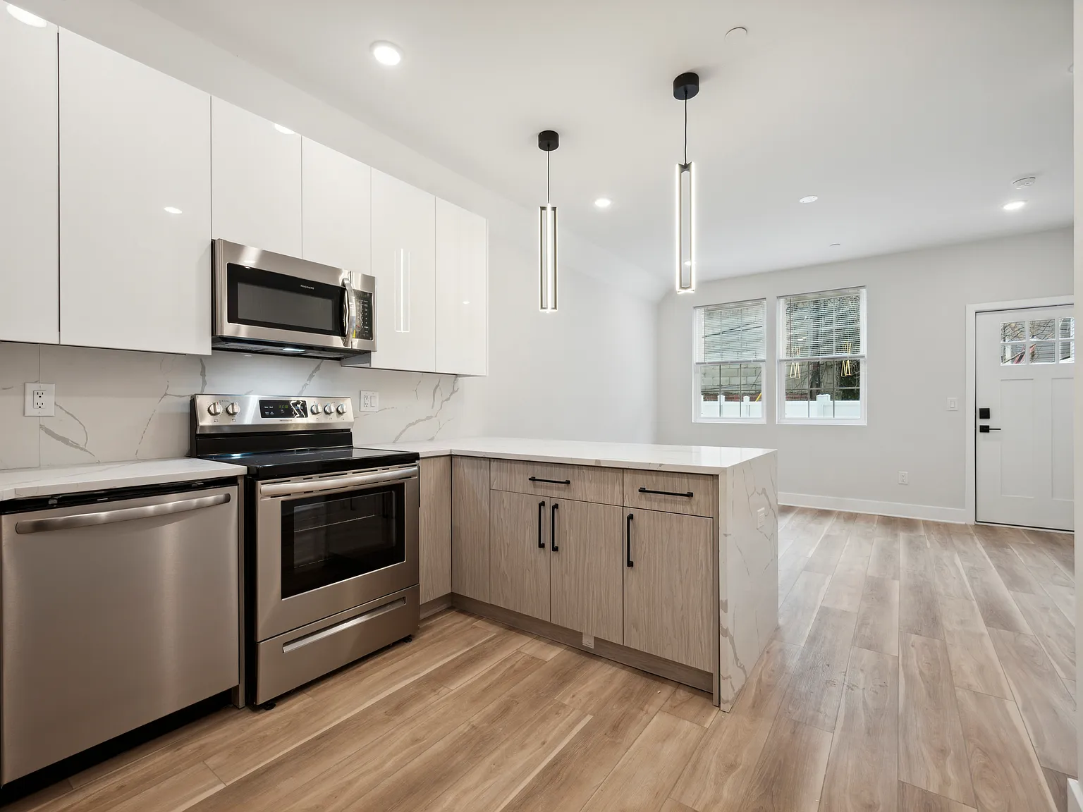 3 bed, 1485 sqft, $2,195 — Photo 1