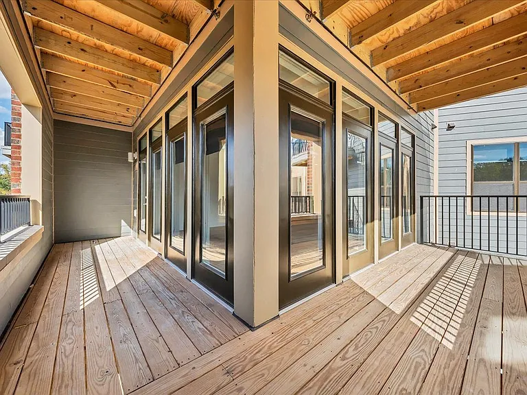 Luxe 360 on Centerpointe — Photo 30