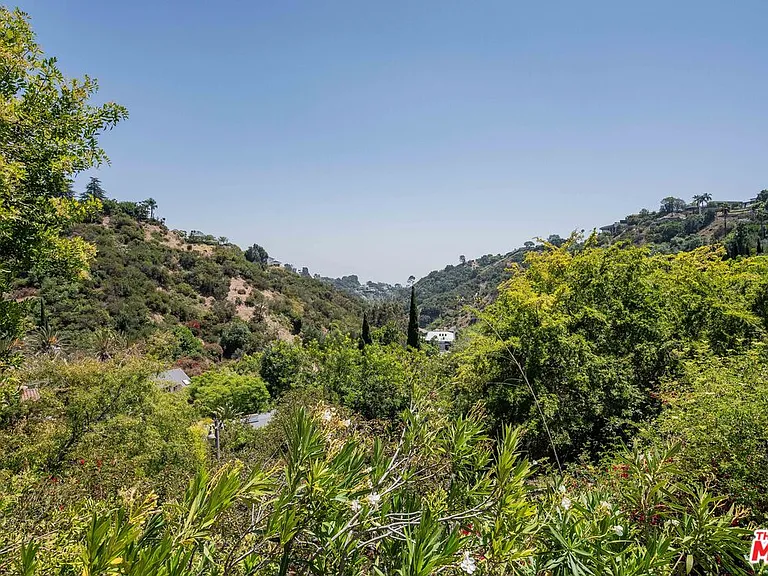 1181 Somera Rd — Photo 38
