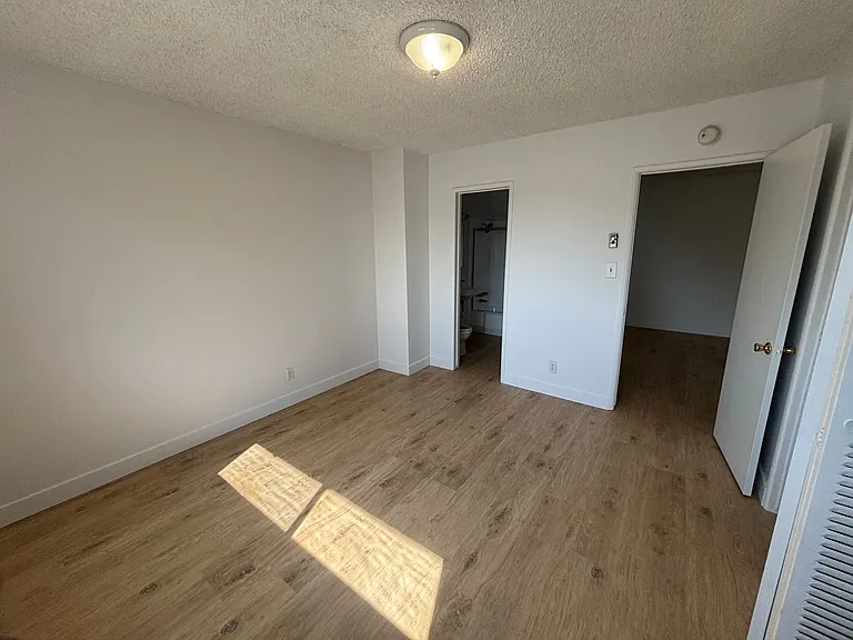 915 Mount Olive Dr — Photo 8