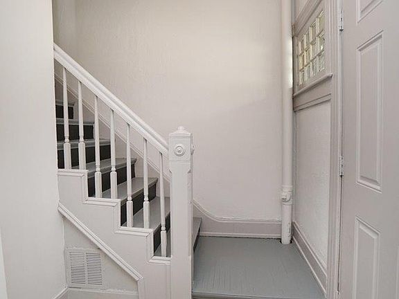 3rd image of 6851 Kenton Ave