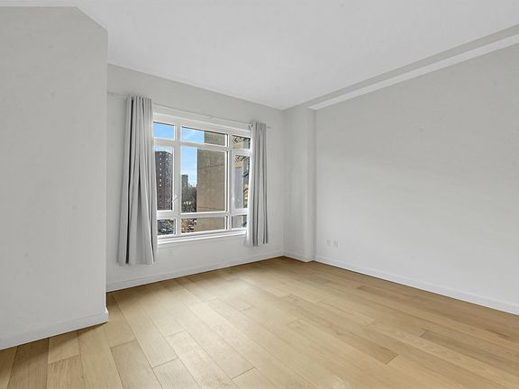 3rd image of 13 W 116th St #6D
