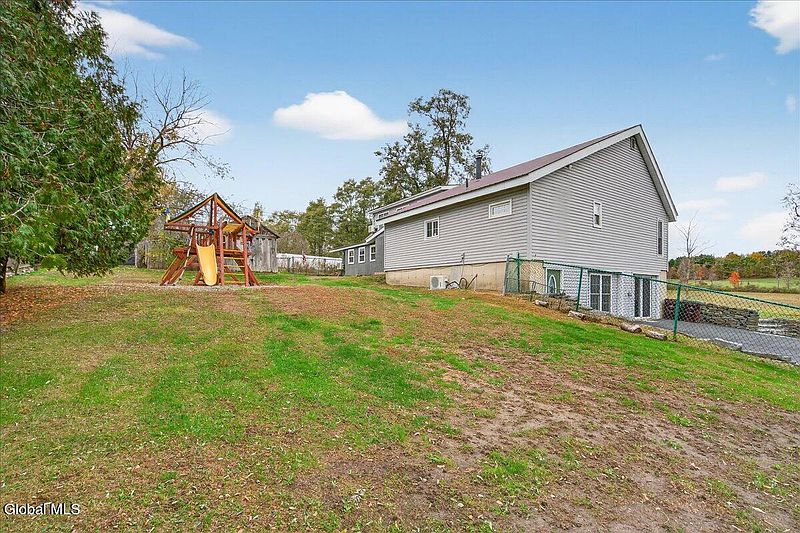 3rd image of 139 Hunt Road
