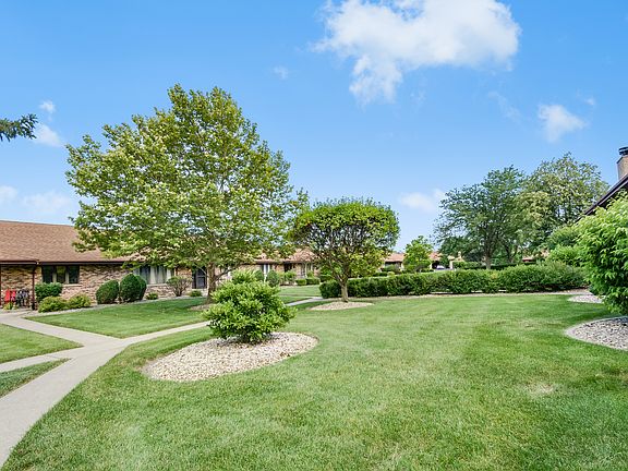 3rd image of 16031 Pine Dr