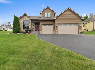 1255 Edgewood Dr, Lake Geneva, WI