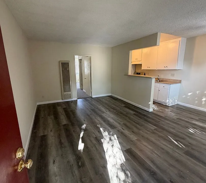 18530 Prairie St.