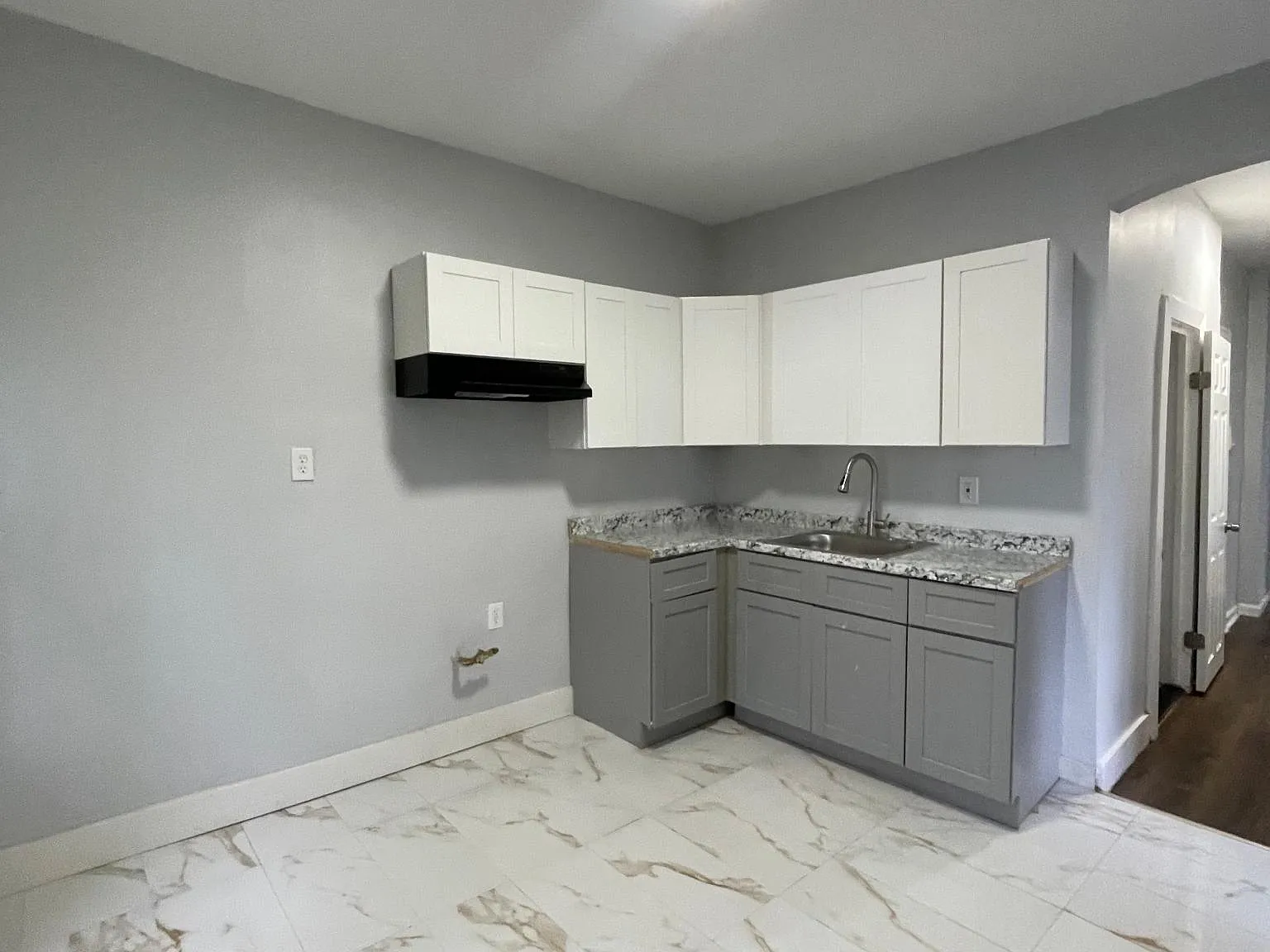 2 bed, 800 sqft, $1,700 — Photo 2