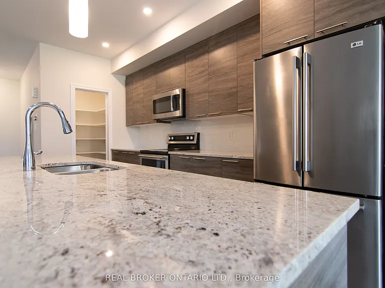 1022 Kijik Cres — Photo 6