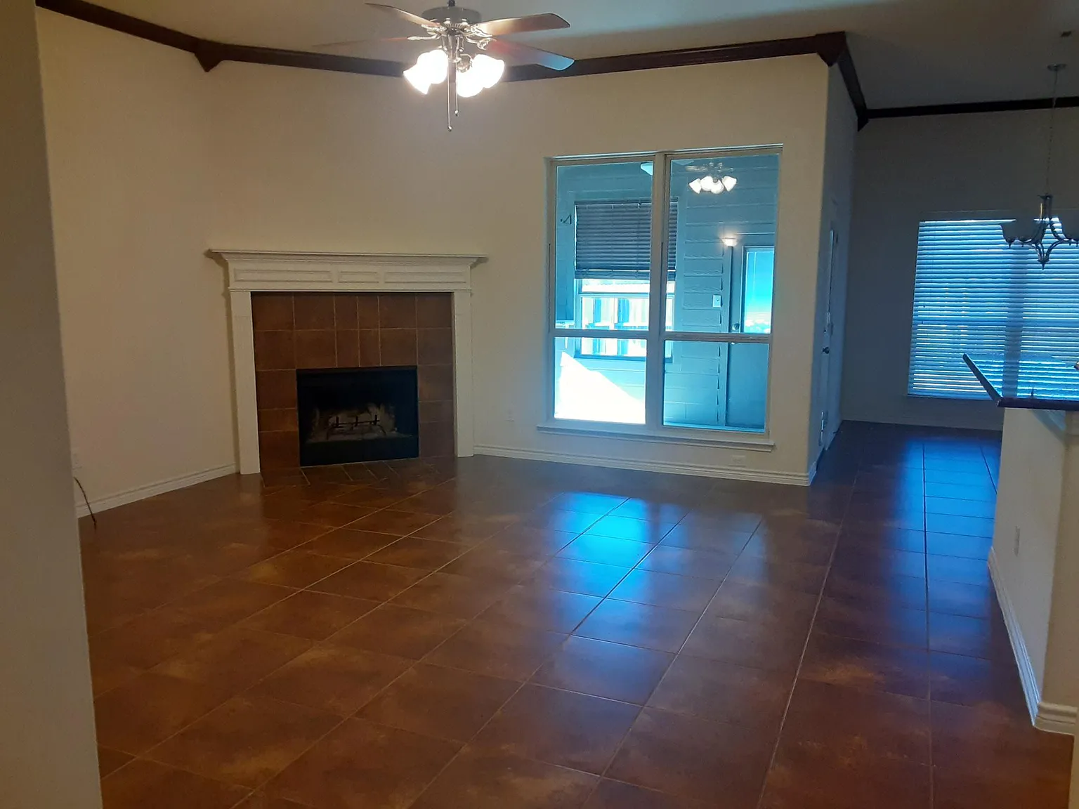 4 bed, 1960 sqft, $2,500 — Photo 2