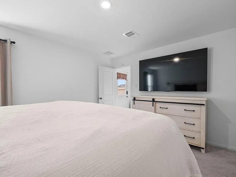 633 Craven St — Photo 10