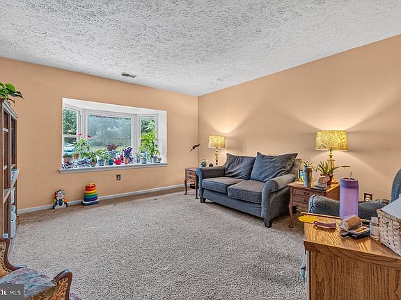 4th image of 3047 Berkshire Ct