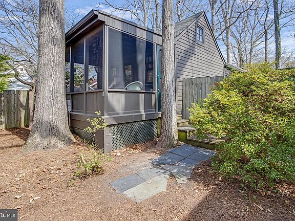 2nd image of 158 Henlopen Ave #8