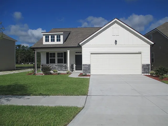 3 bed, 2.0 bath, 1551 sqft, $2,130 — Photo 1