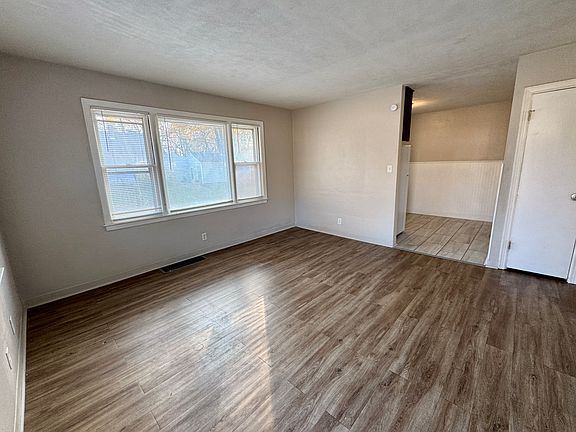 3rd image of 1942 S Sterling Ave