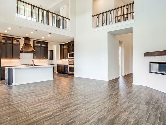 Sophisticated open floorplan