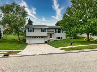 901 Regent Dr, Petoskey, MI 49770