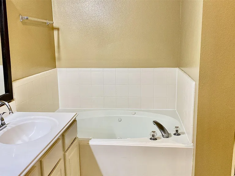18034 Platinum Springs Dr — Photo 13