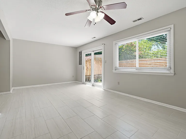 125 Tower Dr #1 — Photo 16