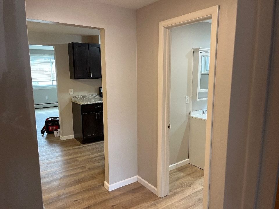 1st image of 445 Englewood Ave APT 1