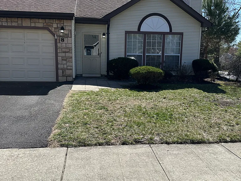 8 Madison Ct — Photo 1