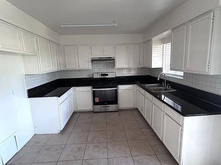 2611 Virginia Rd — Photo 3