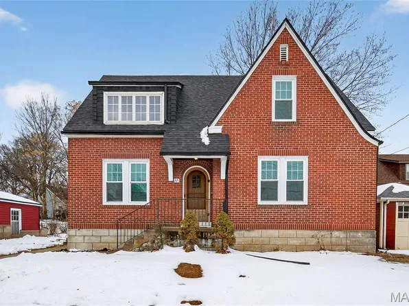 221 N Benton Ave, Saint Charles, MO 63301